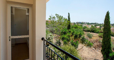 Two bedroom apartment with separate title deed in Chloraka, for sale