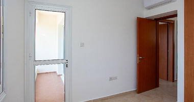 Two bedroom apartment with separate title deed in Chloraka, for sale