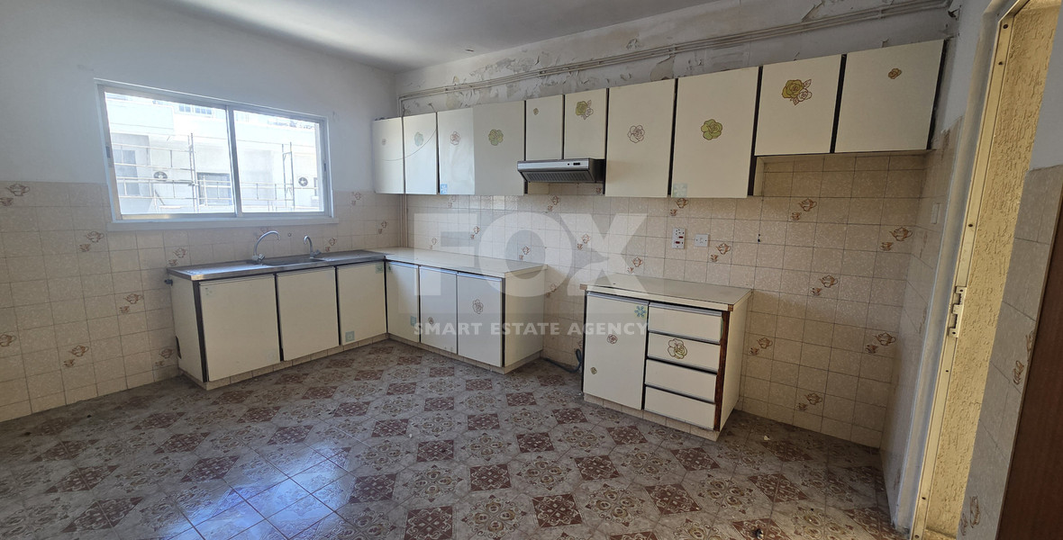 Three-Bedroom Seafront Apartment for Sale in Neapoli, Limassol | 120m² | Beachfront Location