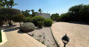 3-Bedroom Detached Villa with Swimming Pool on 780m² Plot – Monagrouli Outskirts