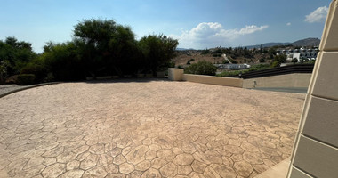 3-Bedroom Detached Villa with Swimming Pool on 780m² Plot – Monagrouli Outskirts