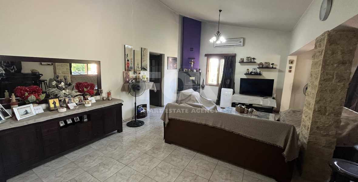 Beautiful Two-Level House in Alassa for Sale with 4+1 Bedrooms and Spacious Garden