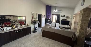 Beautiful Two-Level House in Alassa for Sale with 4+1 Bedrooms and Spacious Garden