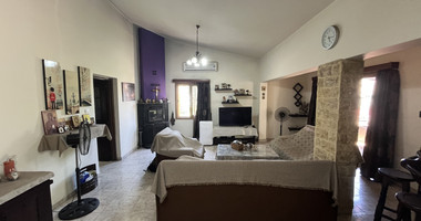 Beautiful Two-Level House in Alassa for Sale with 4+1 Bedrooms and Spacious Garden