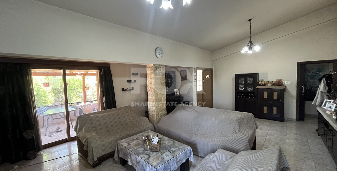 Beautiful Two-Level House in Alassa for Sale with 4+1 Bedrooms and Spacious Garden