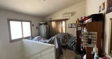 Beautiful Two-Level House in Alassa for Sale with 4+1 Bedrooms and Spacious Garden