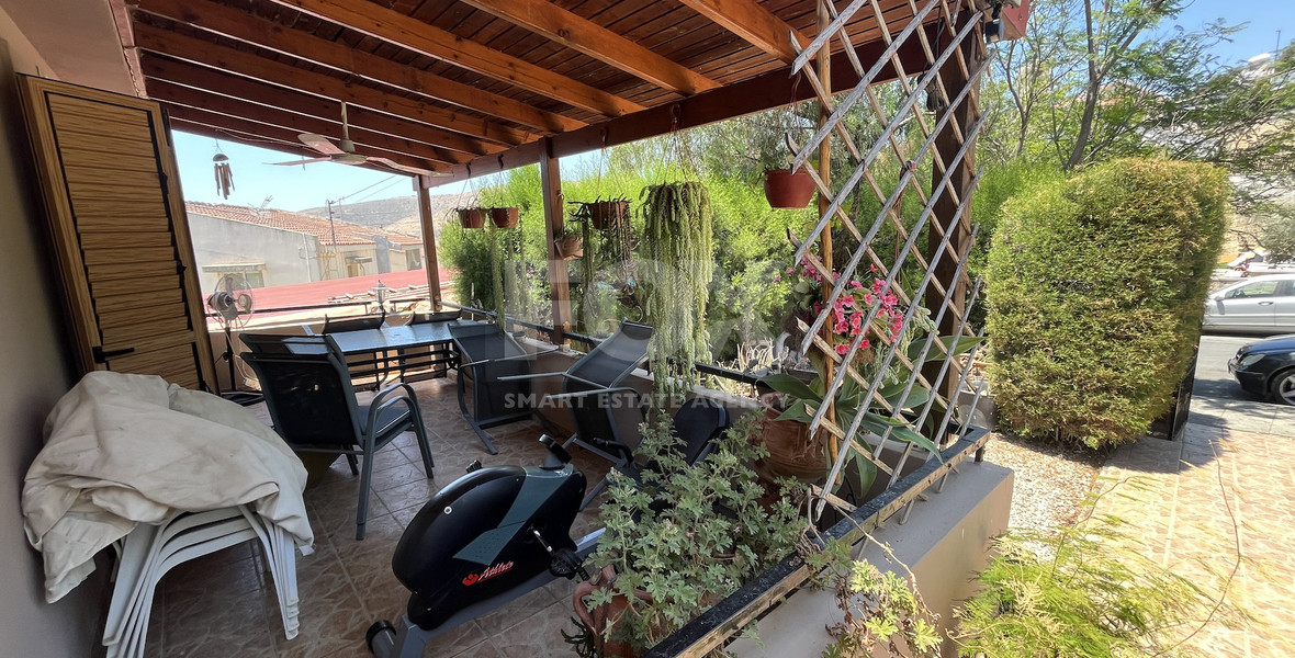 Beautiful Two-Level House in Alassa for Sale with 4+1 Bedrooms and Spacious Garden