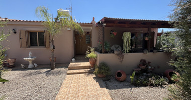 Beautiful Two-Level House in Alassa for Sale with 4+1 Bedrooms and Spacious Garden