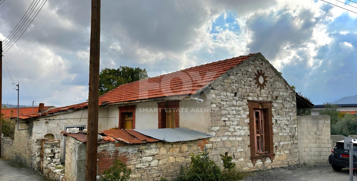 Building Plot for Sale in Silikou, Limassol | 350m² Residential Land with Listed House with Panoramic Country Views