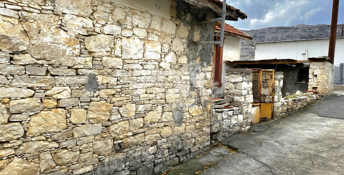 Building Plot for Sale in Silikou, Limassol | 350m² Residential Land with Listed House with Panoramic Country Views