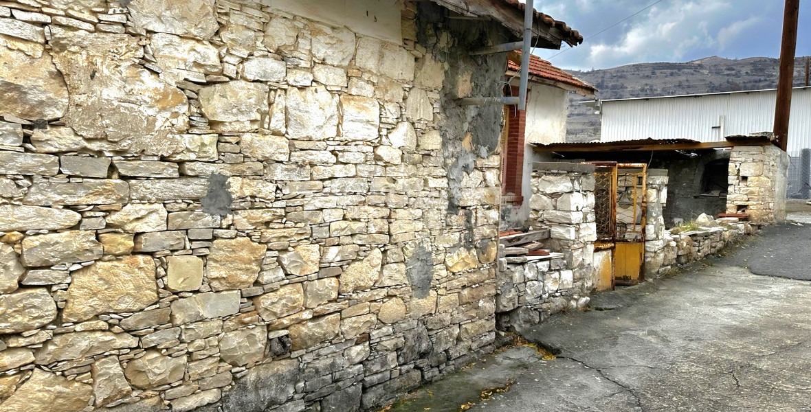 Building Plot for Sale in Silikou, Limassol | 350m² Residential Land with Listed House with Panoramic Country Views