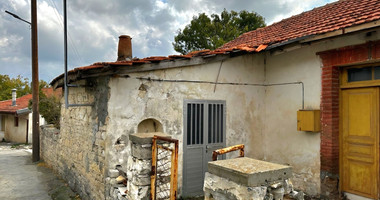 Building Plot for Sale in Silikou, Limassol | 350m² Residential Land with Listed House with Panoramic Country Views