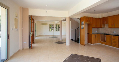 Four-Bedroom House with Swimming Pool in Argaka, Paphos for sale