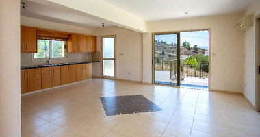 Four-Bedroom House with Swimming Pool in Argaka, Paphos for sale