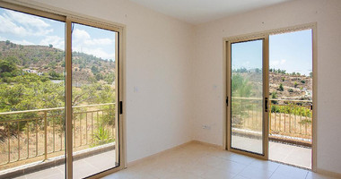 Four-Bedroom House with Swimming Pool in Argaka, Paphos for sale