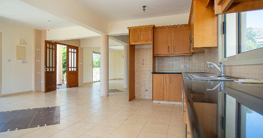 Four-Bedroom House with Swimming Pool in Argaka, Paphos for sale