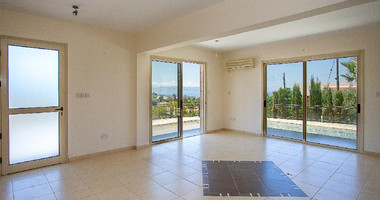 Four-Bedroom House with Swimming Pool in Argaka, Paphos for sale