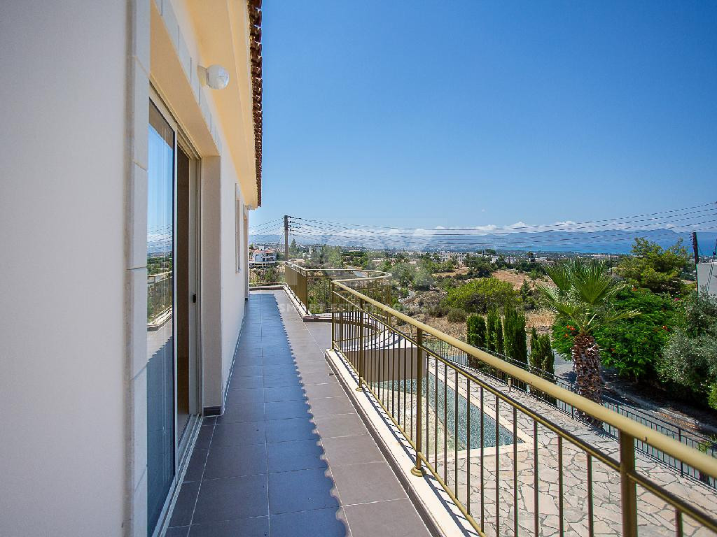 Four-Bedroom House with Swimming Pool in Argaka, Paphos for sale