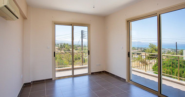 Four-Bedroom House with Swimming Pool in Argaka, Paphos for sale
