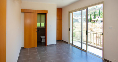 Four-Bedroom House with Swimming Pool in Argaka, Paphos for sale