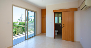 Four-Bedroom House with Swimming Pool in Argaka, Paphos for sale