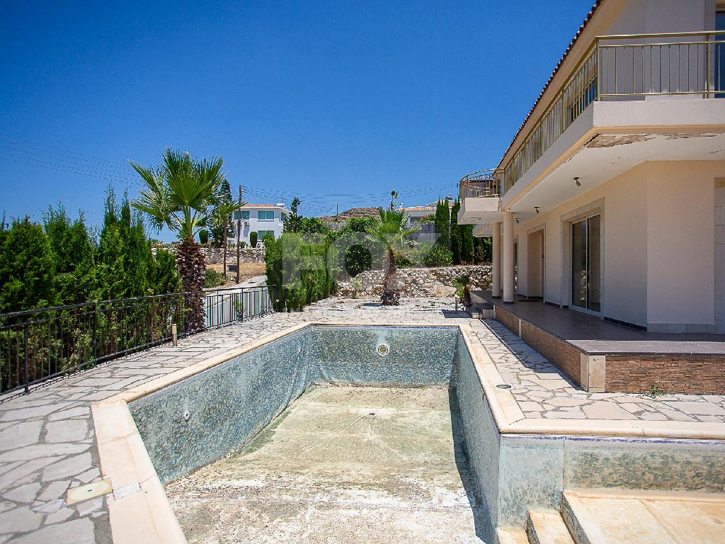 Four-Bedroom House with Swimming Pool in Argaka, Paphos for sale