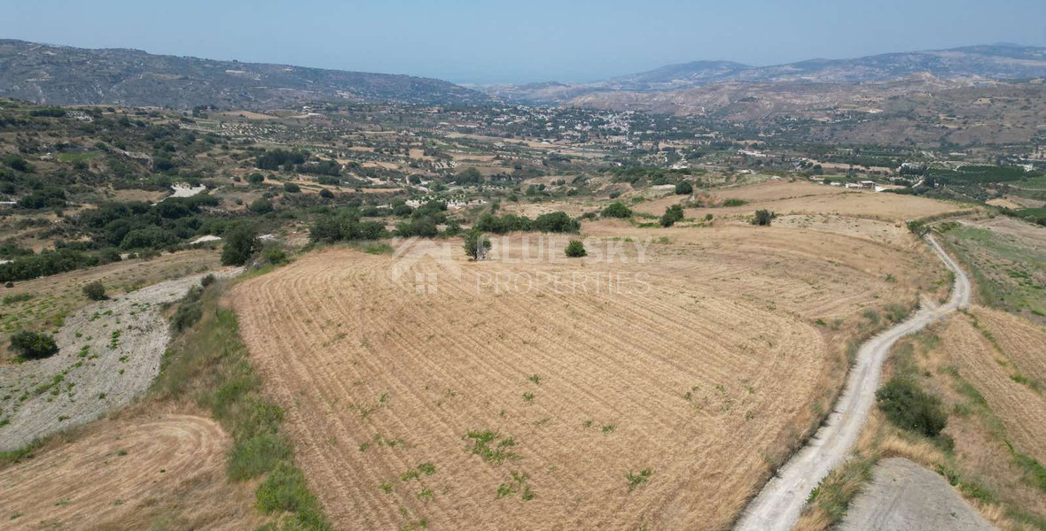 Spacious Field for Sale in Stroumbi, Paphos – Excellent Investment Opportunity