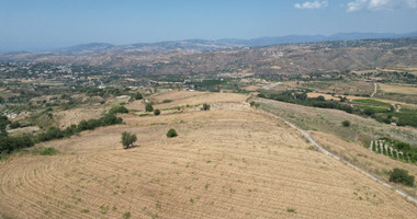 Spacious Field for Sale in Stroumbi, Paphos – Excellent Investment Opportunity
