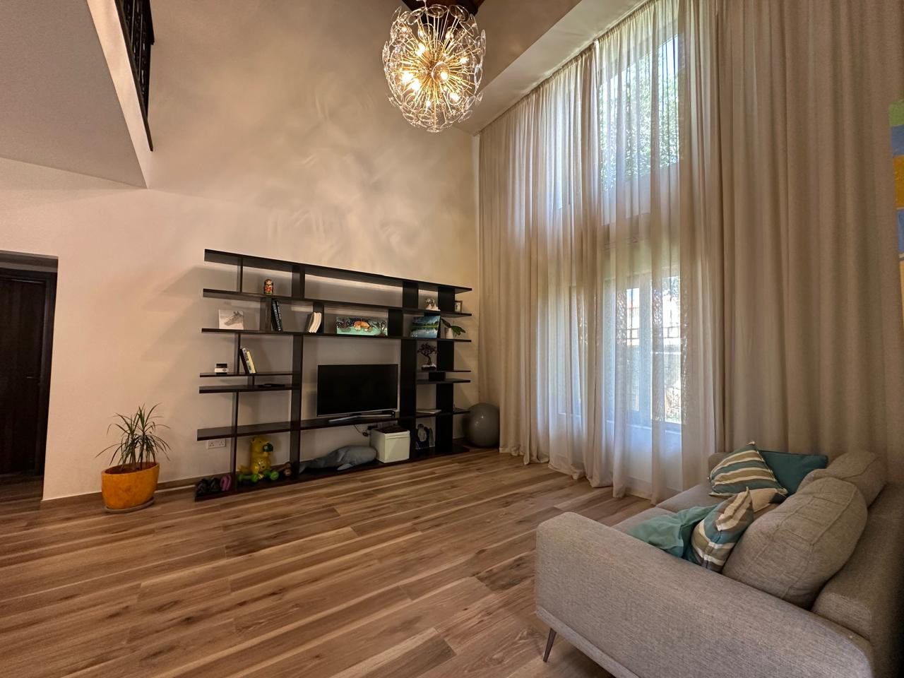 6-Schlafzimmer-Villa 220 m² in Souni Zanatzia, Zypern