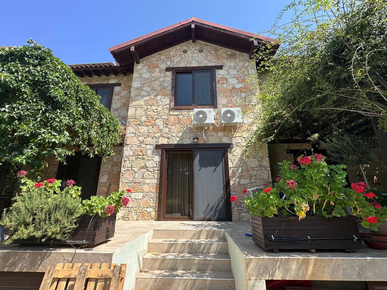 6-Schlafzimmer-Villa 220 m² in Souni Zanatzia, Zypern