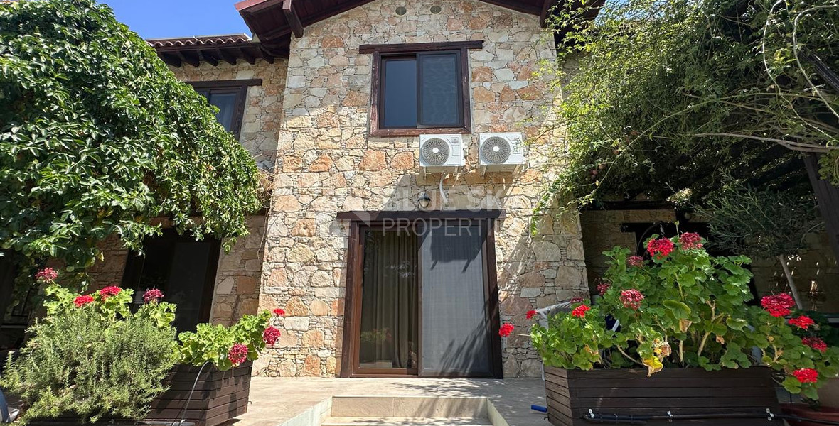 Contemporary Six-Bedroom Luxury Villa with Private Pool & Smart Home Technology,  Souni