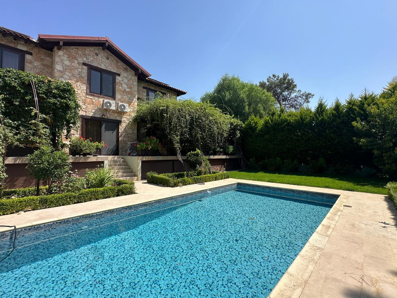 6-Schlafzimmer-Villa 220 m² in Souni Zanatzia, Zypern