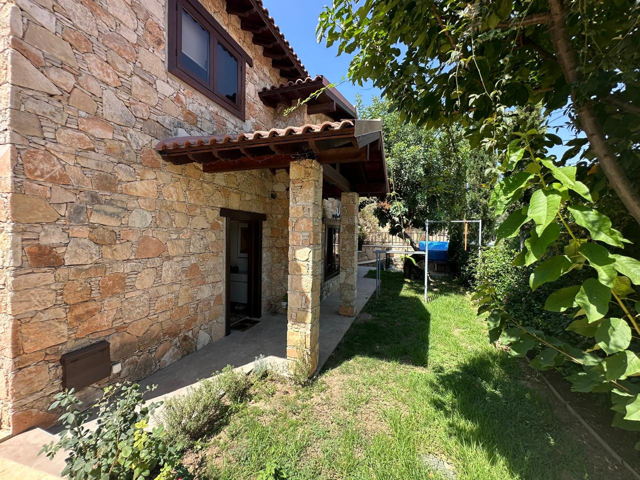 6-Schlafzimmer-Villa 220 m² in Souni Zanatzia, Zypern
