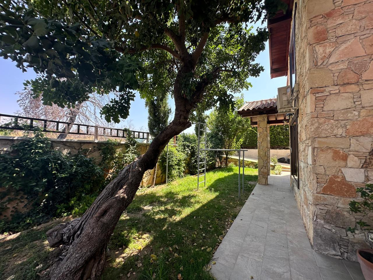 6-Schlafzimmer-Villa 220 m² in Souni Zanatzia, Zypern