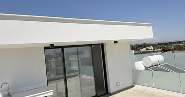 For rent Luxury Exclusive Gated Coastal Villa in Geroskipou in Paphos
