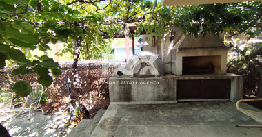 Spacious  three Bedroom House with Large Garden for Rent in Moniatis