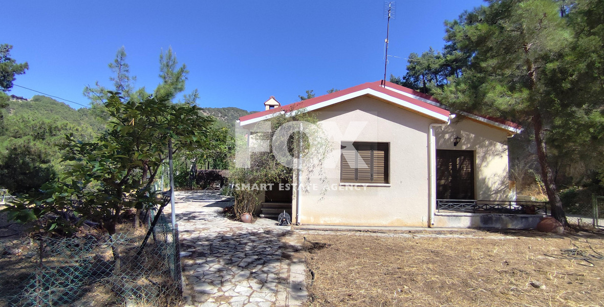 Spacious  three Bedroom House with Large Garden for Rent in Moniatis