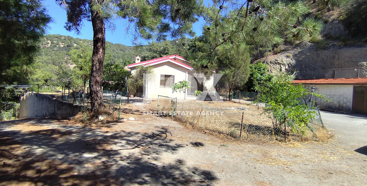 Spacious  three Bedroom House with Large Garden for Rent in Moniatis