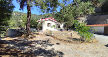Spacious  three Bedroom House with Large Garden for Rent in Moniatis