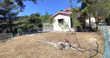 Spacious  three Bedroom House with Large Garden for Rent in Moniatis