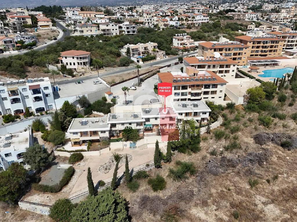 Modern two Bedroom Townhouse with Communal Pool in Chloraka, Paphos with separate title deeds.