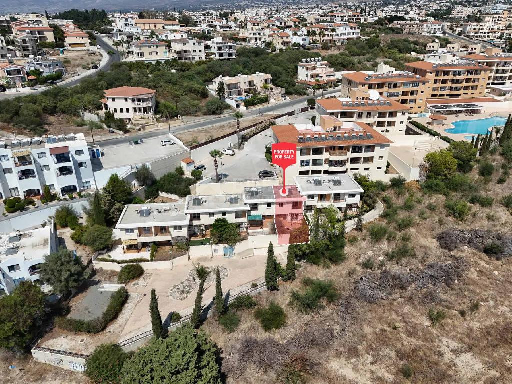 Modern two Bedroom Townhouse with Communal Pool in Chloraka, Paphos with separate title deeds.