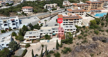 Modern two Bedroom Townhouse with Communal Pool in Chloraka, Paphos with separate title deeds.