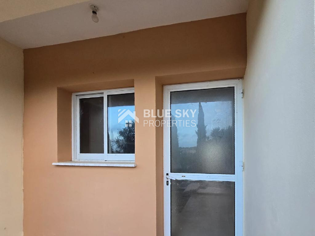 Modern two Bedroom Townhouse with Communal Pool in Chloraka, Paphos with separate title deeds.