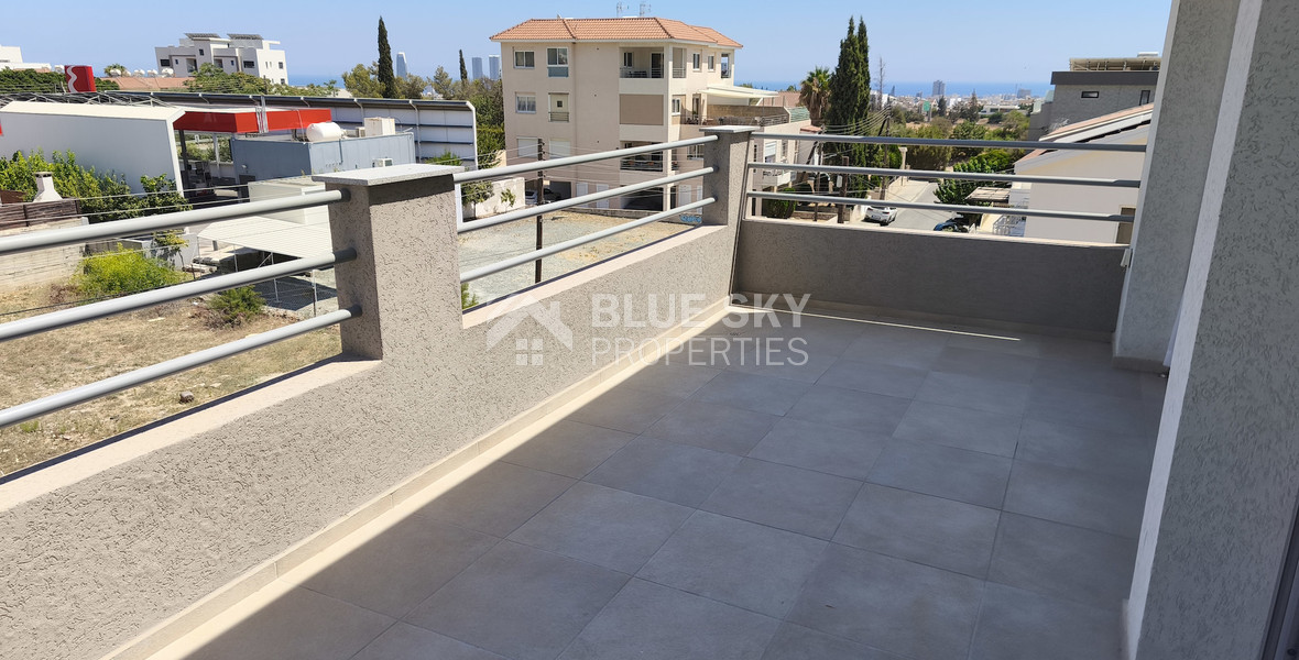 Spacious 1 Bed Top Floor upper house/Apartment in Panthea