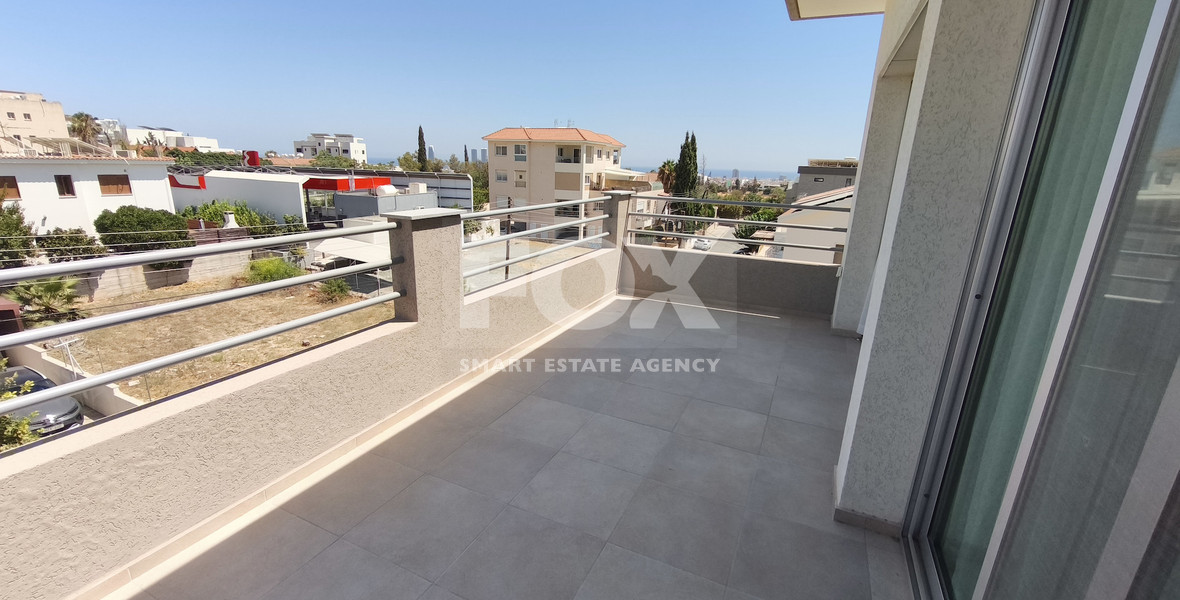 Spacious 1 Bed Top Floor upper house/Apartment in Panthea