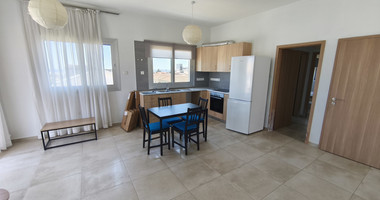 Spacious 1 Bed Top Floor upper house/Apartment in Panthea