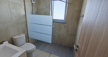 Spacious 1 Bed Top Floor upper house/Apartment in Panthea