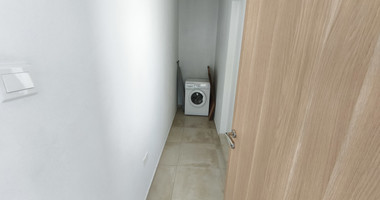 Spacious 1 Bed Top Floor upper house/Apartment in Panthea