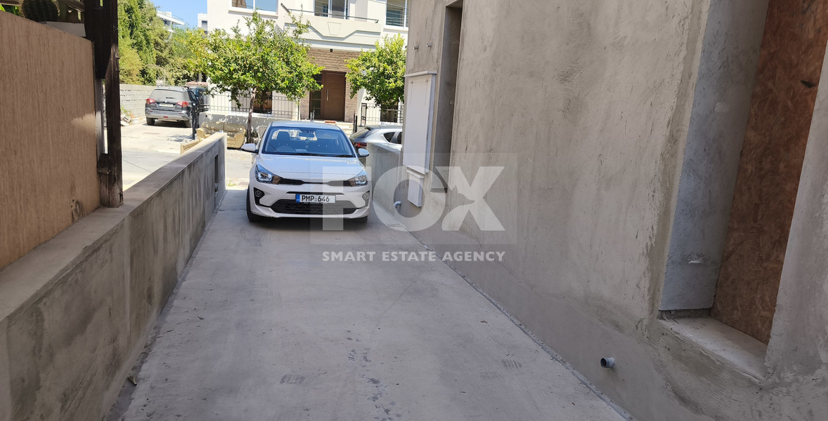 Spacious 1 Bed Top Floor upper house/Apartment in Panthea